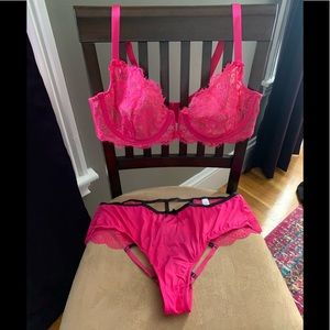 Cacique HOT pink bra and Super cheeky set 40D/bottoms:18/20 NWOT